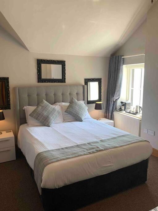 Chandlers Apartment Ascog Bagian luar foto