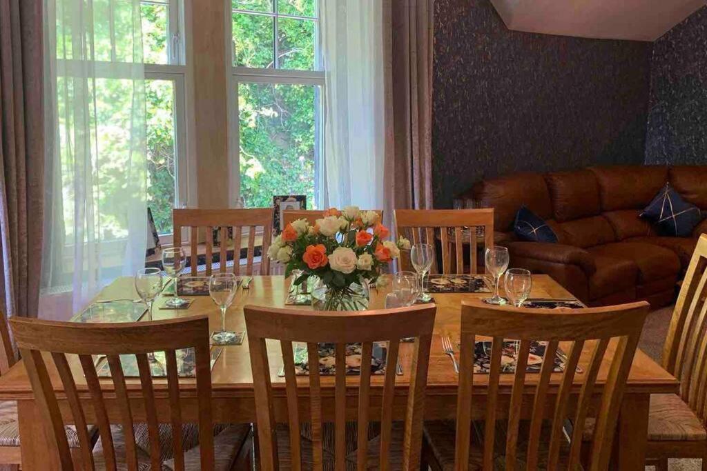 Chandlers Apartment Ascog Bagian luar foto
