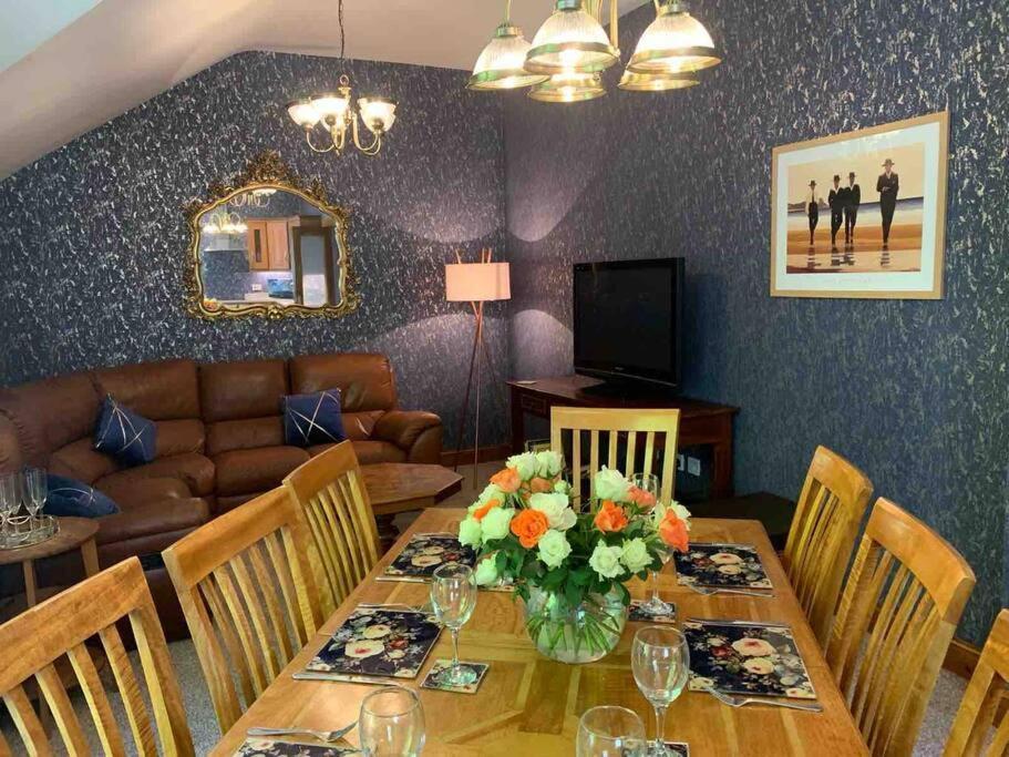 Chandlers Apartment Ascog Bagian luar foto